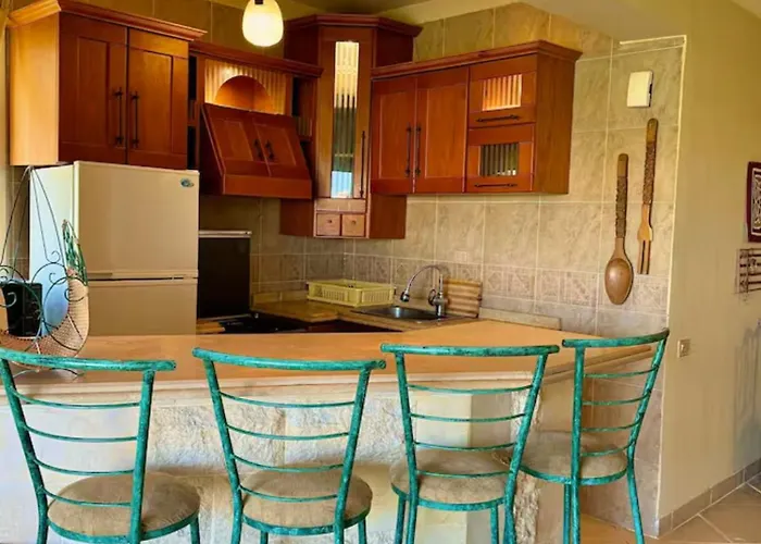 Stunning 3br With Pool & Sea Views