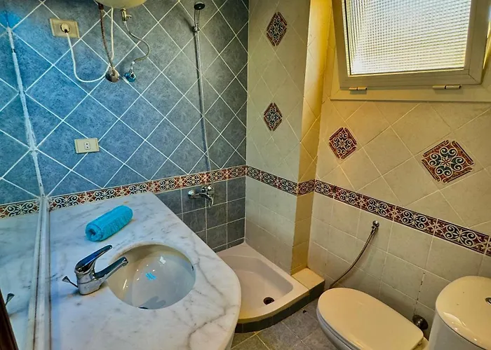 Alpesi faház Stunning 3br With Pool & Sea Views Ajn-Szuhna