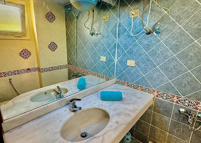 Stunning 3br With Pool & Sea Views Alpesi faház Ajn-Szuhna