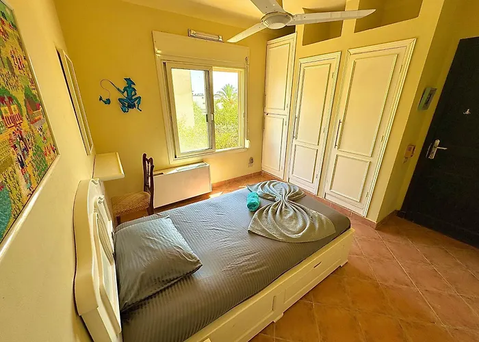 Stunning 3br With Pool & Sea Views *