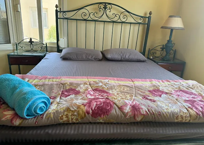 Stunning 3br With Pool & Sea Views *