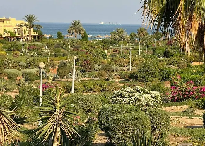 Alpesi faház Stunning 3br With Pool & Sea Views